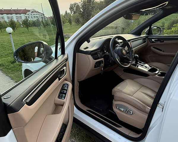 Белый Порше Масан, объемом двигателя 1.98 л и пробегом 50 тыс. км за 60000 $, фото 13 на Automoto.ua