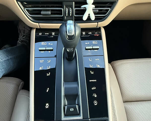 Белый Порше Масан, объемом двигателя 1.98 л и пробегом 50 тыс. км за 60000 $, фото 8 на Automoto.ua