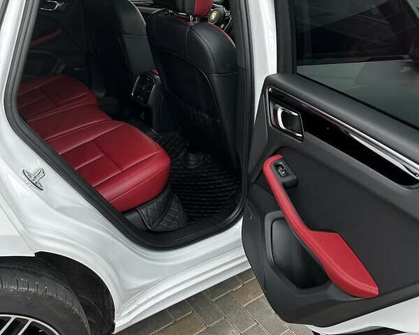 Белый Порше Масан, объемом двигателя 1.98 л и пробегом 40 тыс. км за 82000 $, фото 15 на Automoto.ua