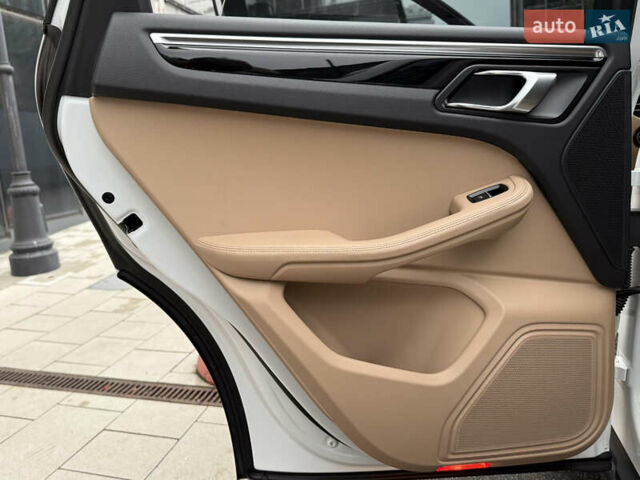 Белый Порше Масан, объемом двигателя 1.98 л и пробегом 37 тыс. км за 69000 $, фото 59 на Automoto.ua