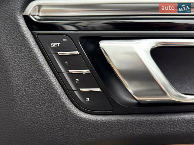 Белый Порше Масан, объемом двигателя 1.98 л и пробегом 37 тыс. км за 69000 $, фото 56 на Automoto.ua