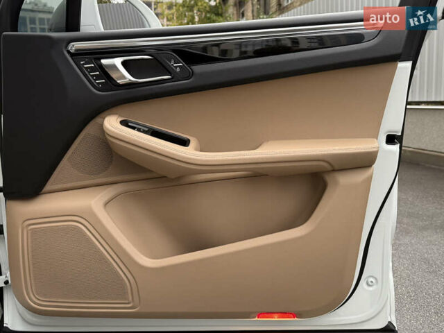 Порше Масан 2023 у Києві на Automoto.ua Білий Порше Масан, об'ємом двигуна 1.98 л та пробігом 37 тис. км за 68000 $, фото 56 на Automoto.ua