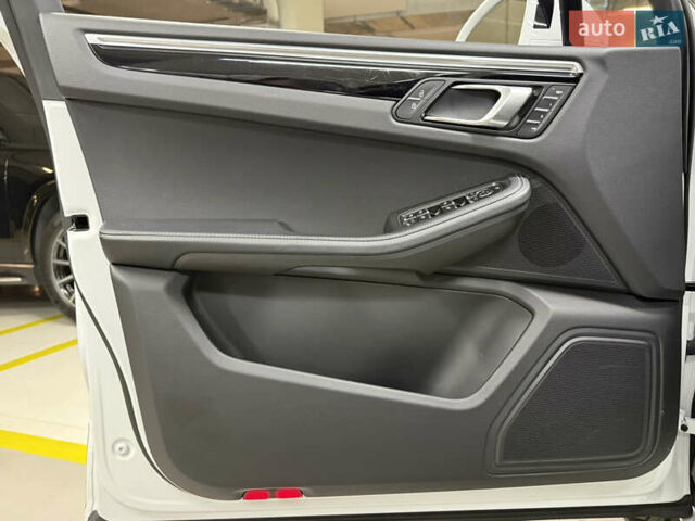 Белый Порше Масан, объемом двигателя 2.89 л и пробегом 3 тыс. км за 72000 $, фото 50 на Automoto.ua