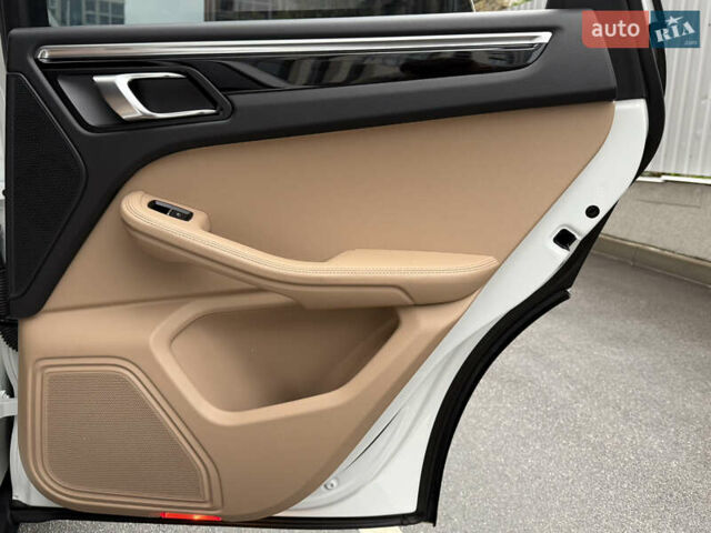 Белый Порше Масан, объемом двигателя 1.98 л и пробегом 37 тыс. км за 69000 $, фото 57 на Automoto.ua