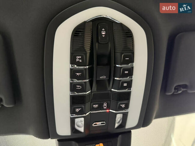 Белый Порше Масан, объемом двигателя 2.89 л и пробегом 3 тыс. км за 72000 $, фото 75 на Automoto.ua