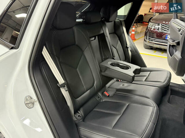 Белый Порше Масан, объемом двигателя 2.89 л и пробегом 3 тыс. км за 72000 $, фото 49 на Automoto.ua