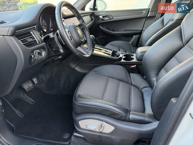 Белый Порше Масан, объемом двигателя 1.98 л и пробегом 35 тыс. км за 69500 $, фото 15 на Automoto.ua