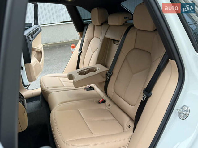 Порше Масан 2023 у Києві на Automoto.ua Білий Порше Масан, об'ємом двигуна 1.98 л та пробігом 37 тис. км за 68000 $, фото 51 на Automoto.ua