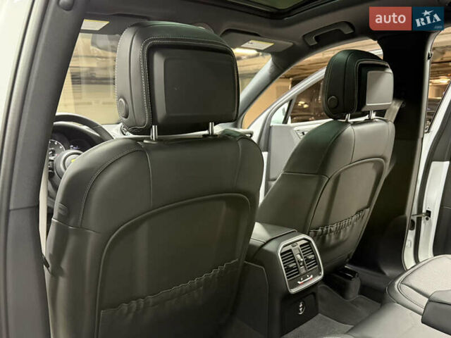 Белый Порше Масан, объемом двигателя 2.89 л и пробегом 3 тыс. км за 72000 $, фото 47 на Automoto.ua