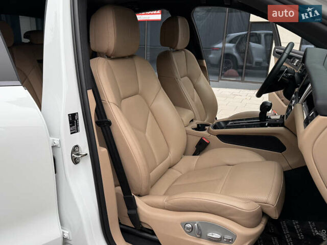 Белый Порше Масан, объемом двигателя 1.98 л и пробегом 37 тыс. км за 69000 $, фото 44 на Automoto.ua