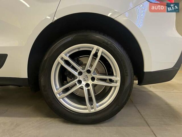 Белый Порше Масан, объемом двигателя 1.98 л и пробегом 14 тыс. км за 67420 $, фото 16 на Automoto.ua
