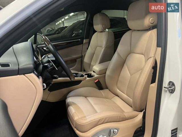 Белый Порше Масан, объемом двигателя 1.98 л и пробегом 14 тыс. км за 67420 $, фото 27 на Automoto.ua