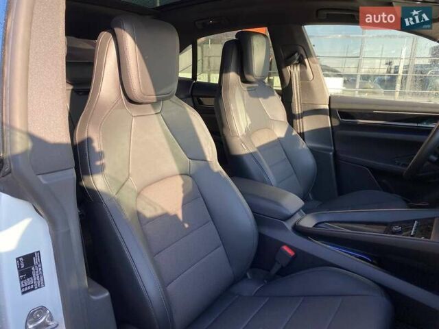 Белый Порше Масан, объемом двигателя 0 л и пробегом 10 тыс. км за 94900 $, фото 22 на Automoto.ua