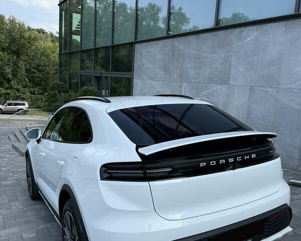 Белый Порше Масан, объемом двигателя 0 л и пробегом 17 тыс. км за 86800 $, фото 5 на Automoto.ua