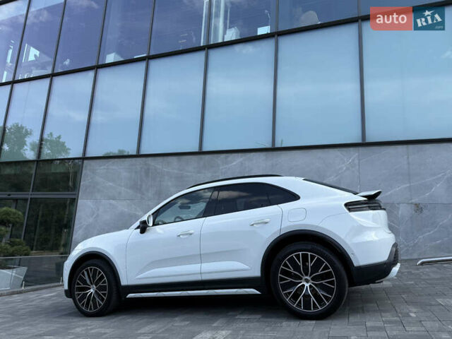 Белый Порше Масан, объемом двигателя 0 л и пробегом 17 тыс. км за 86800 $, фото 4 на Automoto.ua