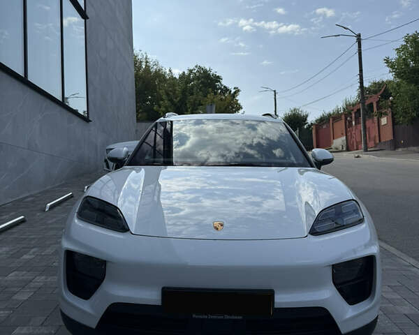 Белый Порше Масан, объемом двигателя 0 л и пробегом 17 тыс. км за 86800 $, фото 2 на Automoto.ua