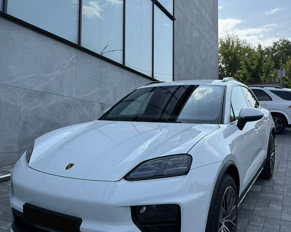 Белый Порше Масан, объемом двигателя 0 л и пробегом 17 тыс. км за 86800 $, фото 6 на Automoto.ua