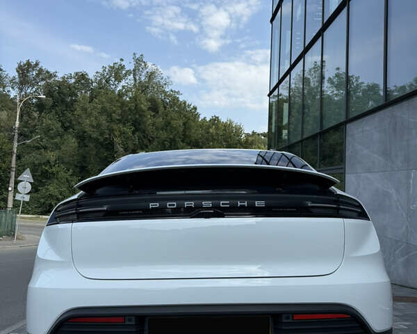 Белый Порше Масан, объемом двигателя 0 л и пробегом 17 тыс. км за 86800 $, фото 14 на Automoto.ua