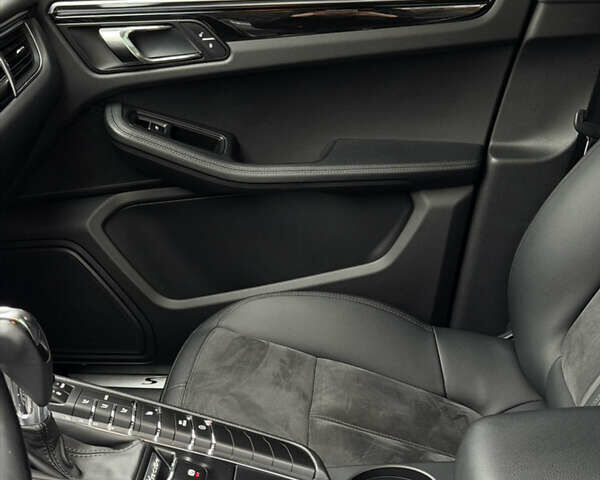 Черный Порше Масан, объемом двигателя 3 л и пробегом 103 тыс. км за 32000 $, фото 6 на Automoto.ua