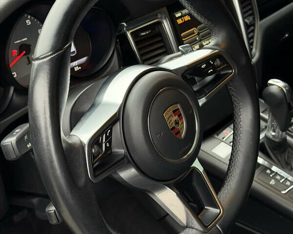 Черный Порше Масан, объемом двигателя 3 л и пробегом 103 тыс. км за 32000 $, фото 5 на Automoto.ua