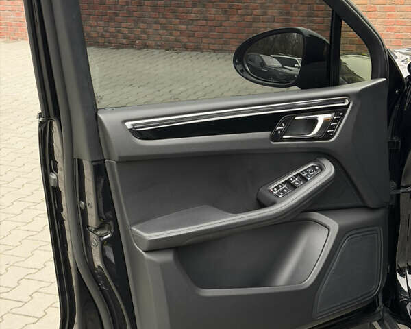 Черный Порше Масан, объемом двигателя 3 л и пробегом 103 тыс. км за 32000 $, фото 8 на Automoto.ua