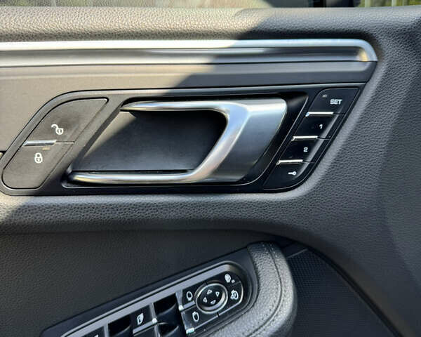 Черный Порше Масан, объемом двигателя 1.98 л и пробегом 56 тыс. км за 40000 $, фото 22 на Automoto.ua