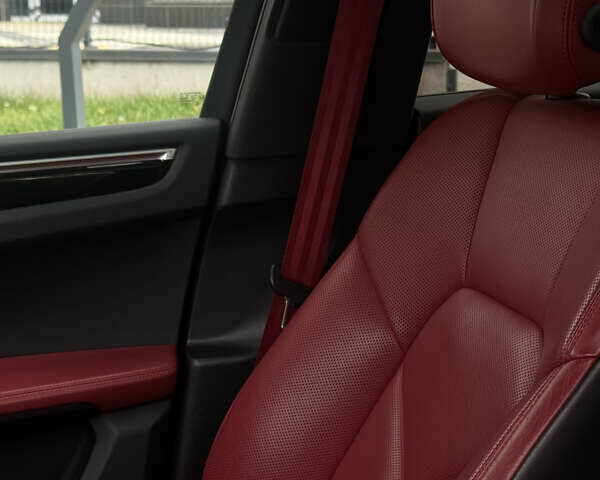 Порше Масан 2018 у Києві на Automoto.ua Чорний Порше Масан, об'ємом двигуна 1.98 л та пробігом 102 тис. км за 40000 $, фото 4 на Automoto.ua