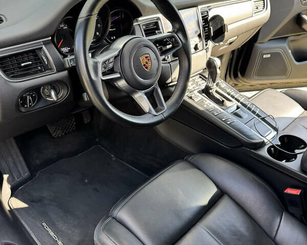 Черный Порше Масан, объемом двигателя 1.98 л и пробегом 56 тыс. км за 40000 $, фото 20 на Automoto.ua