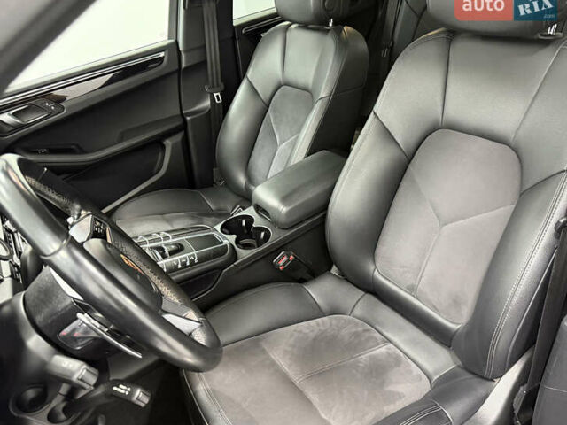 Порше Масан 2019 у Одесі на Automoto.ua Чорний Порше Масан, об'ємом двигуна 3 л та пробігом 89 тис. км за 39000 $, фото 25 на Automoto.ua