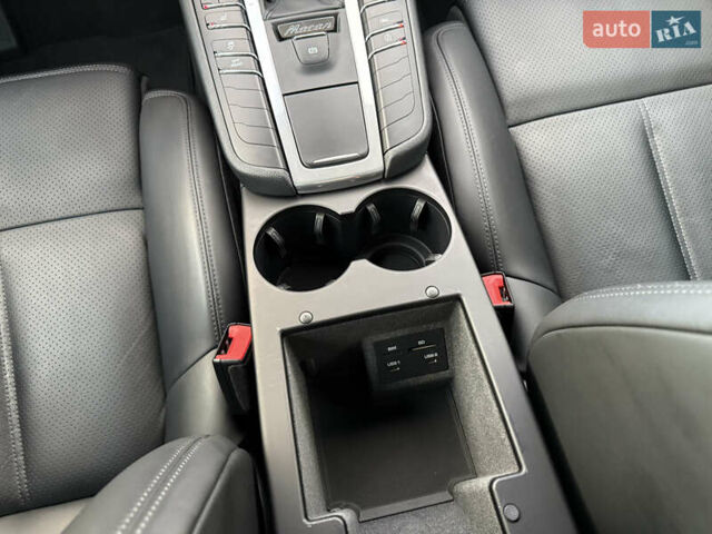 Черный Порше Масан, объемом двигателя 2 л и пробегом 12 тыс. км за 65999 $, фото 39 на Automoto.ua