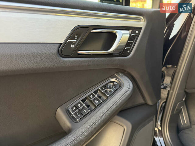 Черный Порше Масан, объемом двигателя 2 л и пробегом 12 тыс. км за 65999 $, фото 33 на Automoto.ua