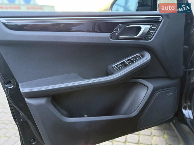 Черный Порше Масан, объемом двигателя 1.98 л и пробегом 45 тыс. км за 49900 $, фото 16 на Automoto.ua