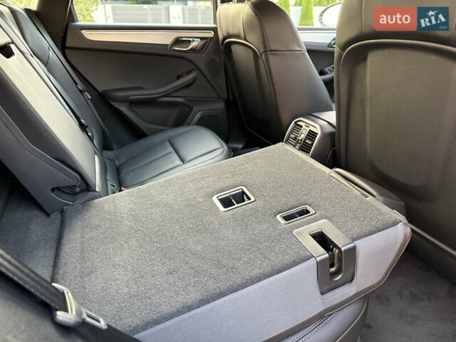 Черный Порше Масан, объемом двигателя 2 л и пробегом 12 тыс. км за 65999 $, фото 49 на Automoto.ua