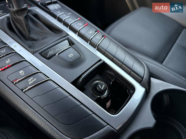 Черный Порше Масан, объемом двигателя 2 л и пробегом 12 тыс. км за 65999 $, фото 47 на Automoto.ua