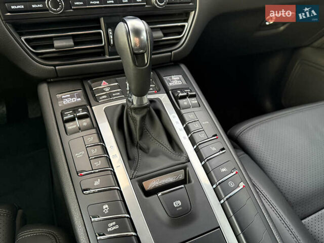 Черный Порше Масан, объемом двигателя 2 л и пробегом 12 тыс. км за 65999 $, фото 40 на Automoto.ua