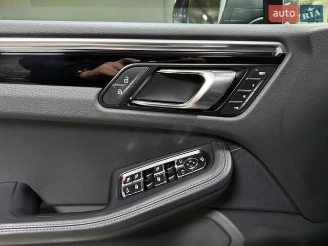 Черный Порше Масан, объемом двигателя 1.98 л и пробегом 23 тыс. км за 67500 $, фото 35 на Automoto.ua