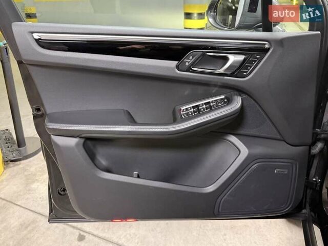 Черный Порше Масан, объемом двигателя 1.98 л и пробегом 23 тыс. км за 67500 $, фото 34 на Automoto.ua