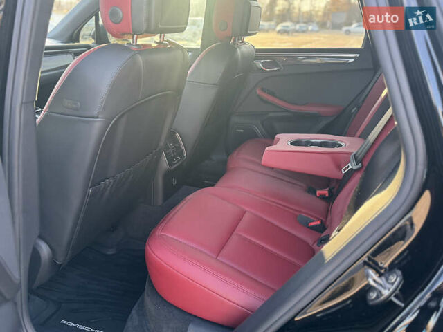 Чорний Порше Масан, об'ємом двигуна 2.89 л та пробігом 12 тис. км за 100000 $, фото 2 на Automoto.ua