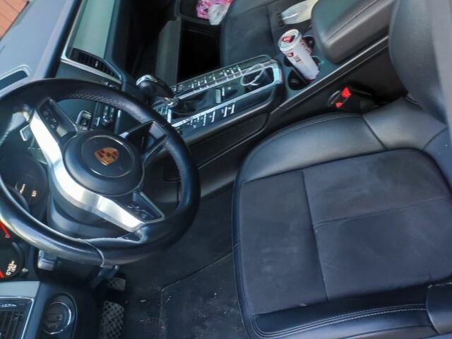 Червоний Порше Масан, об'ємом двигуна 2 л та пробігом 98 тис. км за 30086 $, фото 5 на Automoto.ua