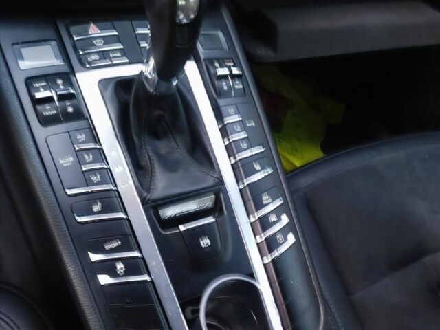 Червоний Порше Масан, об'ємом двигуна 2 л та пробігом 98 тис. км за 30086 $, фото 3 на Automoto.ua