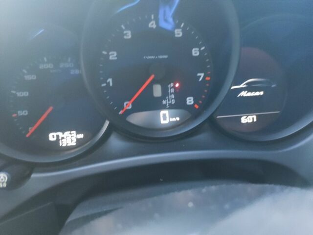 Червоний Порше Масан, об'ємом двигуна 2 л та пробігом 98 тис. км за 30086 $, фото 4 на Automoto.ua