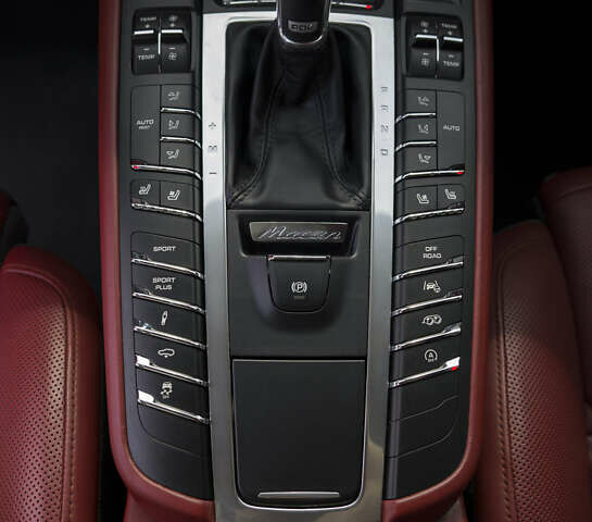 Красный Порше Масан, объемом двигателя 3 л и пробегом 102 тыс. км за 41500 $, фото 34 на Automoto.ua