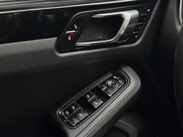 Красный Порше Масан, объемом двигателя 2 л и пробегом 96 тыс. км за 32000 $, фото 6 на Automoto.ua