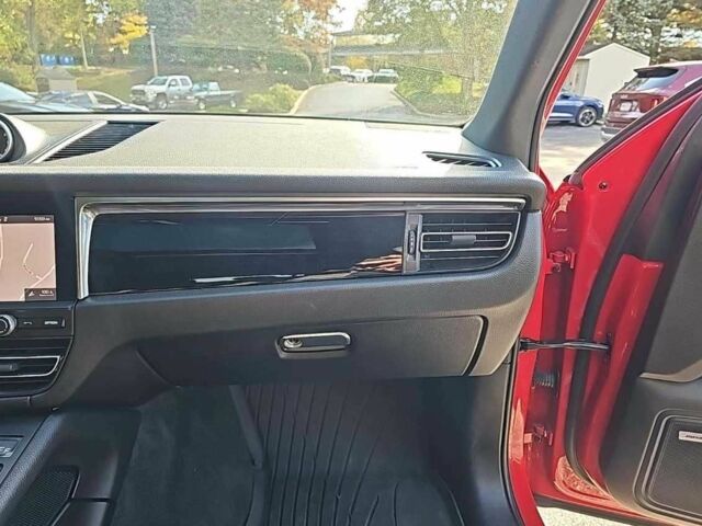 Красный Порше Масан, объемом двигателя 0 л и пробегом 90 тыс. км за 37700 $, фото 8 на Automoto.ua