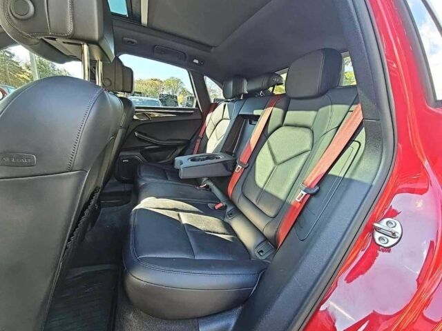 Красный Порше Масан, объемом двигателя 0 л и пробегом 90 тыс. км за 37700 $, фото 10 на Automoto.ua