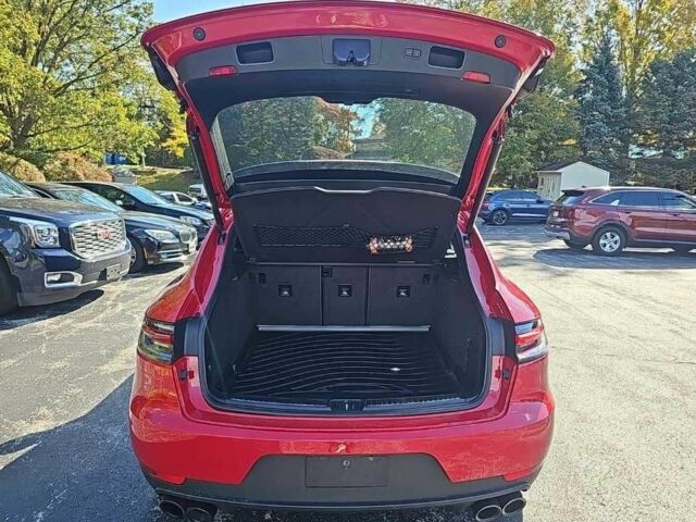 Красный Порше Масан, объемом двигателя 0 л и пробегом 90 тыс. км за 37700 $, фото 3 на Automoto.ua