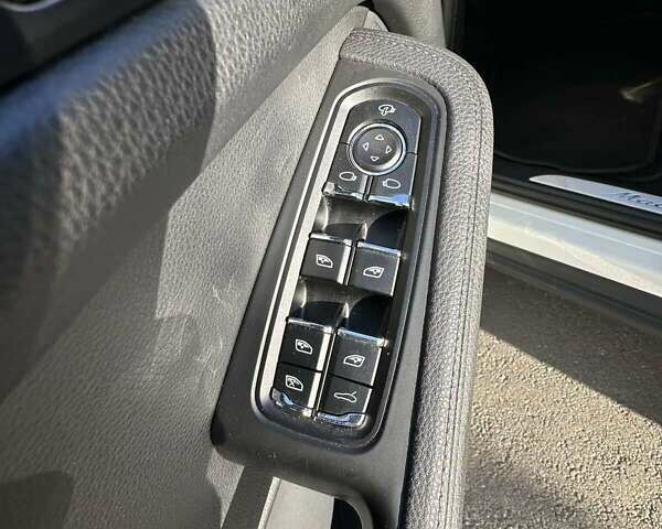 Порше Масан, объемом двигателя 3 л и пробегом 195 тыс. км за 26800 $, фото 6 на Automoto.ua