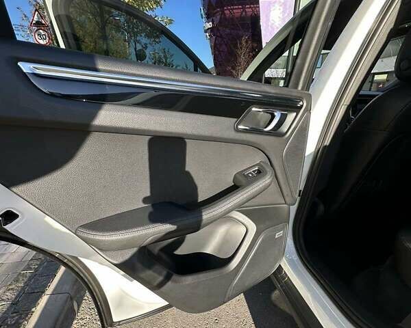 Порше Масан, объемом двигателя 3 л и пробегом 195 тыс. км за 26800 $, фото 9 на Automoto.ua