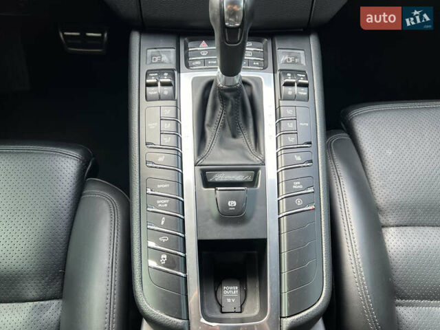 Порше Масан, объемом двигателя 3 л и пробегом 155 тыс. км за 25900 $, фото 23 на Automoto.ua