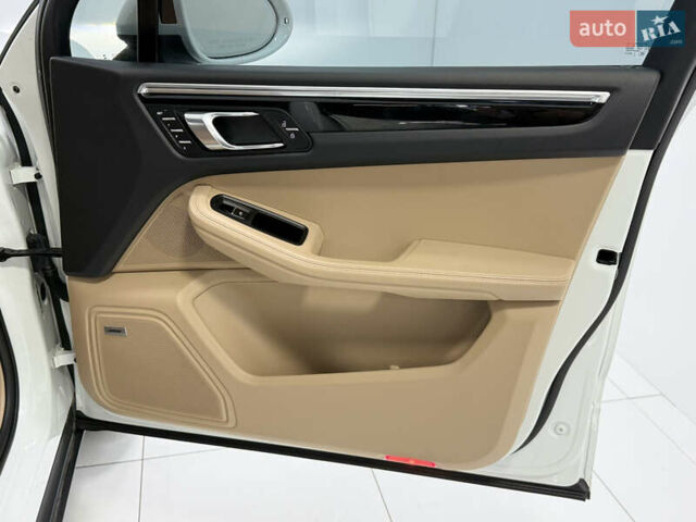 Порше Масан, объемом двигателя 3 л и пробегом 71 тыс. км за 46500 $, фото 32 на Automoto.ua